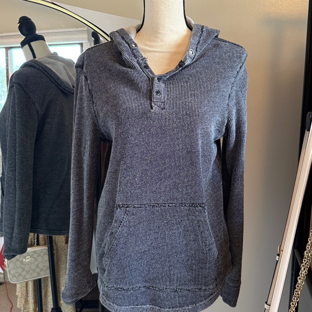 Gray hooded Sweater